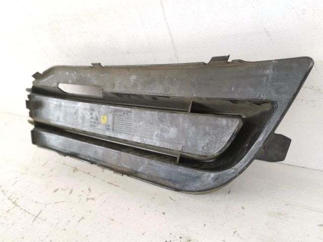 bontott AUDI A1 Első Lökhárító Bal Díszrács