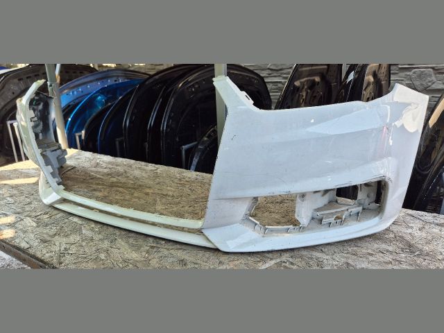 bontott AUDI A1 Első Lökhárító (Üresen)