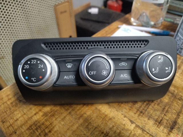 bontott AUDI A1 Fűtéskapcsoló