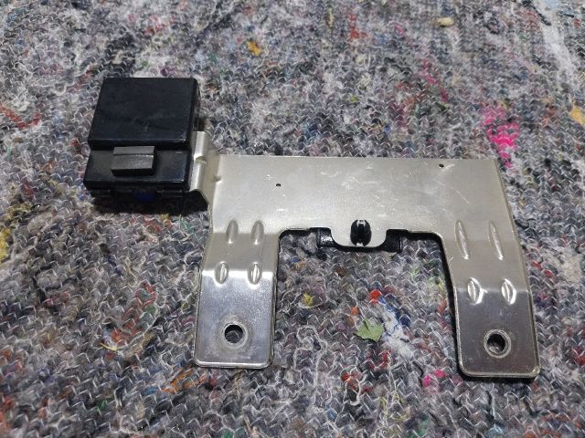 bontott AUDI A1 GPS Antenna