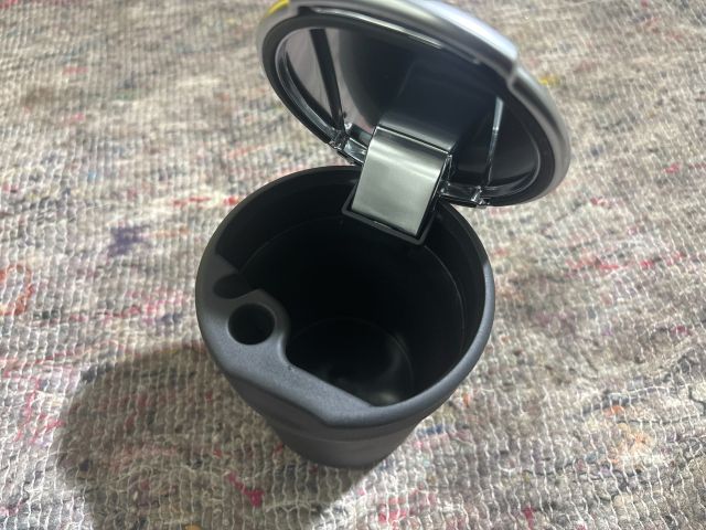 bontott AUDI A1 Hátsó Hamutartó