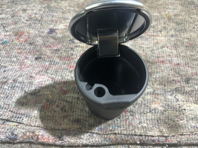 bontott AUDI A1 Hátsó Hamutartó