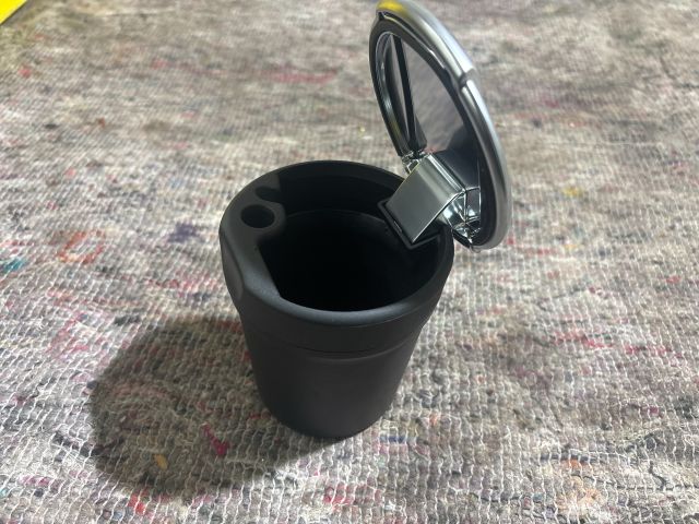 bontott AUDI A1 Hátsó Hamutartó