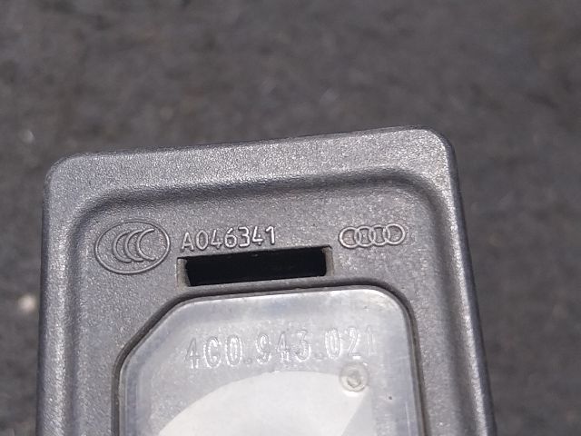 bontott AUDI A1 Hátsó Rendszámtábla Világítás