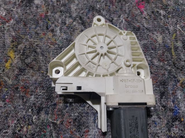 bontott AUDI A1 Jobb első Ablakemelő Motor