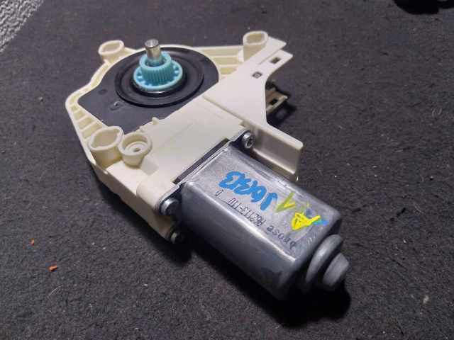 bontott AUDI A1 Jobb első Ablakemelő Motor