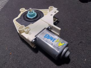 bontott AUDI A1 Jobb első Ablakemelő Motor