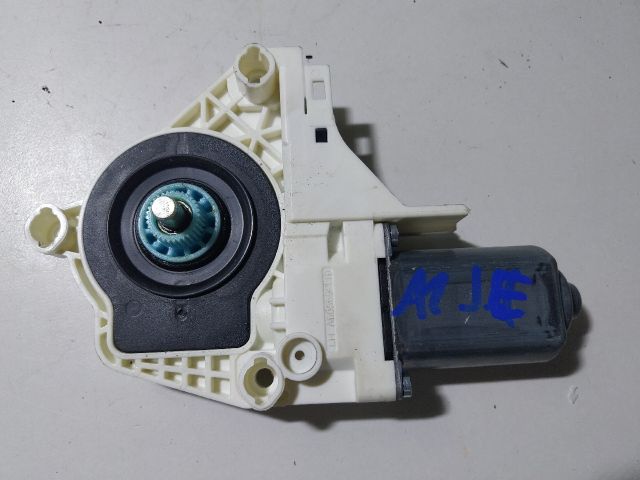 bontott AUDI A1 Jobb első Ablakemelő Motor