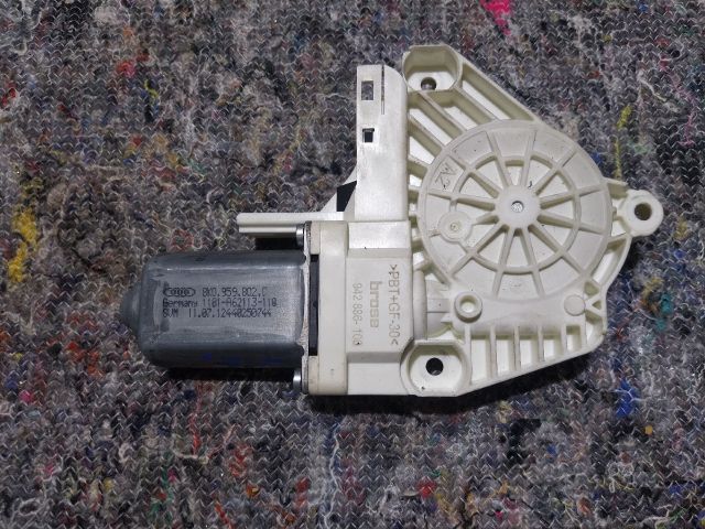 bontott AUDI A1 Jobb első Ablakemelő Motor