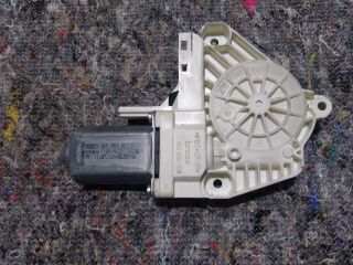 bontott AUDI A1 Jobb első Ablakemelő Motor