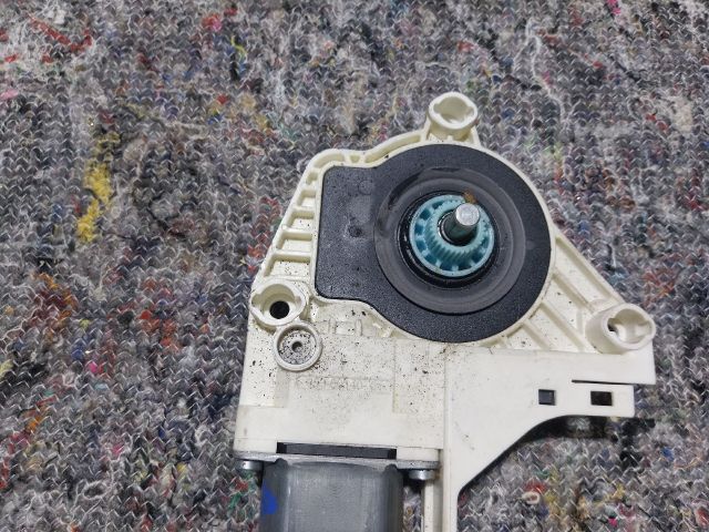 bontott AUDI A1 Jobb első Ablakemelő Motor