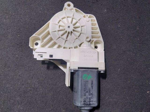 bontott AUDI A1 Jobb első Ablakemelő Motor