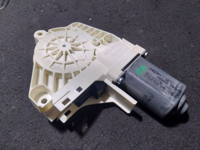 bontott AUDI A1 Jobb első Ablakemelő Motor