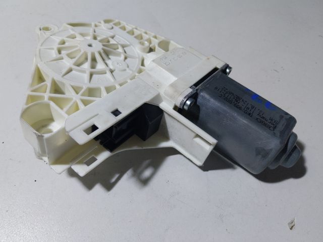 bontott AUDI A1 Jobb első Ablakemelő Motor