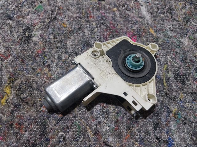 bontott AUDI A1 Jobb első Ablakemelő Motor