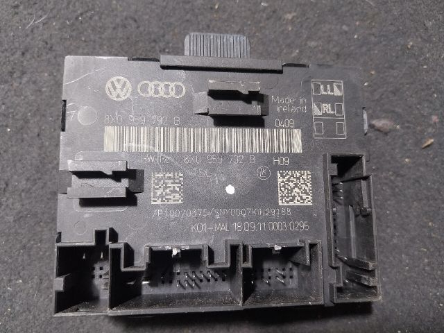 bontott AUDI A1 Jobb első Ajtó Vezérlőegység