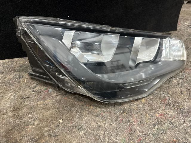 bontott AUDI A1 Jobb Fényszóró