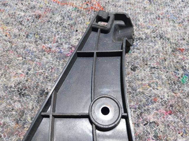 bontott AUDI A1 Jobb hátsó Oldal Lökhárító Tartó (Műanyag)