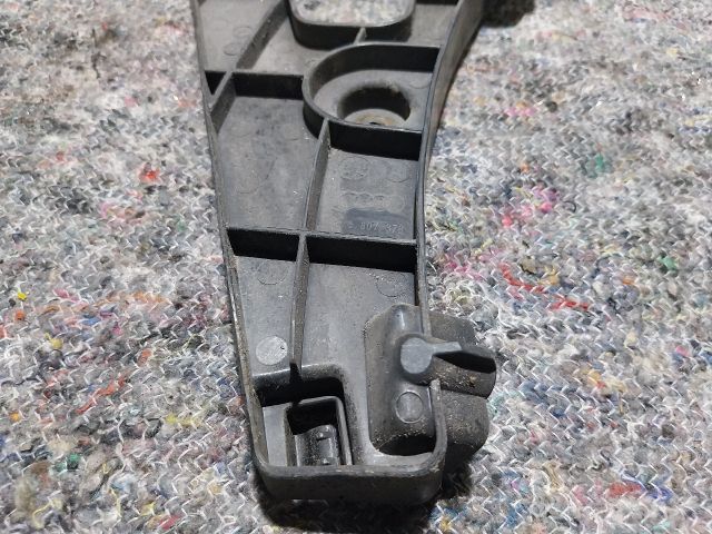 bontott AUDI A1 Jobb hátsó Oldal Lökhárító Tartó (Műanyag)