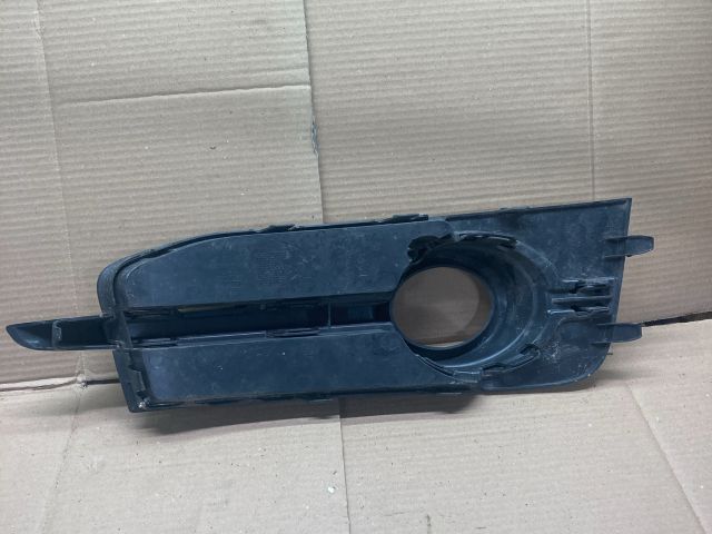 bontott AUDI A1 Jobb Ködlámpa Rács