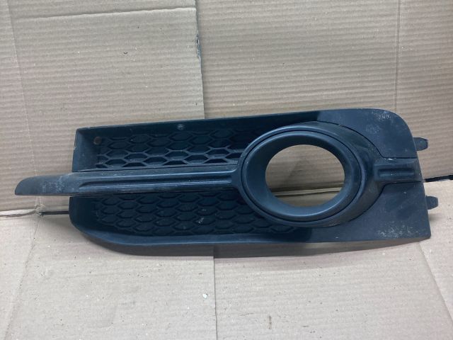 bontott AUDI A1 Jobb Ködlámpa Rács