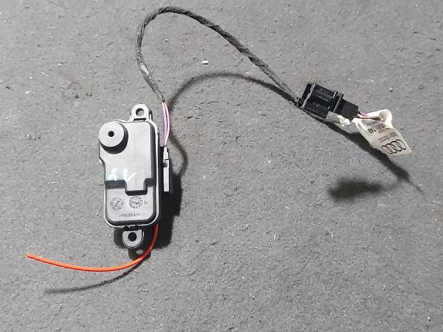 bontott AUDI A1 Központizár Motor Tankajtó