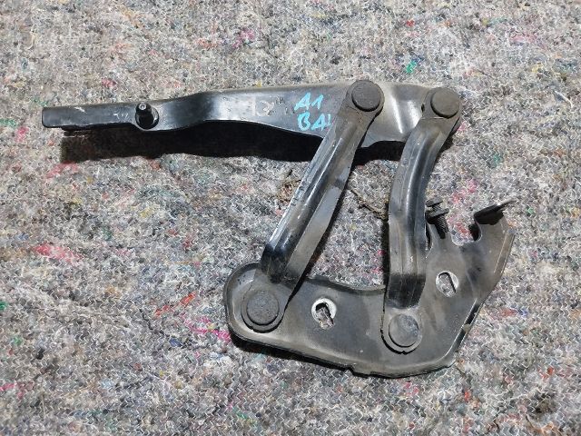 bontott AUDI A1 Motorháztető Bal Zsanér