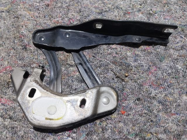 bontott AUDI A1 Motorháztető Bal Zsanér