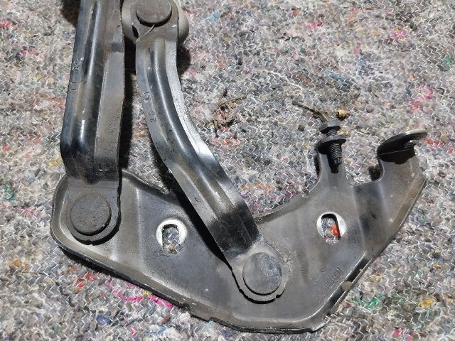 bontott AUDI A1 Motorháztető Bal Zsanér