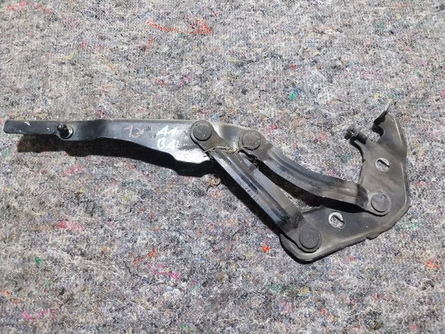 bontott AUDI A1 Motorháztető Bal Zsanér