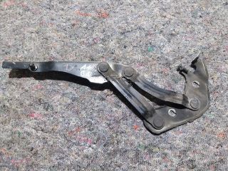 bontott AUDI A1 Motorháztető Bal Zsanér