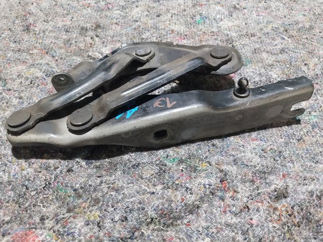 bontott AUDI A1 Motorháztető Bal Zsanér