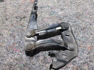 bontott AUDI A1 Motorháztető Jobb Zsanér