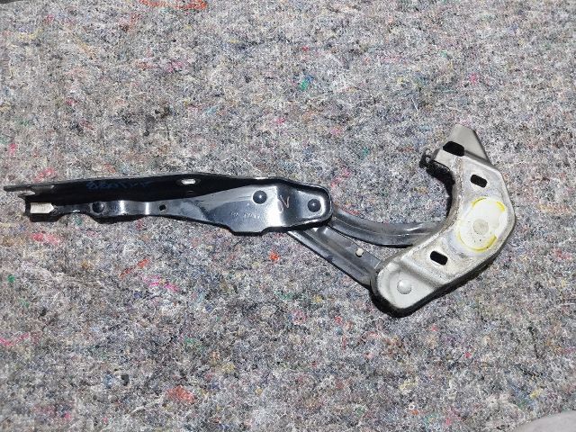 bontott AUDI A1 Motorháztető Jobb Zsanér