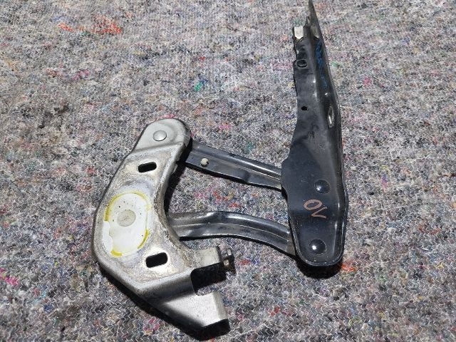 bontott AUDI A1 Motorháztető Jobb Zsanér