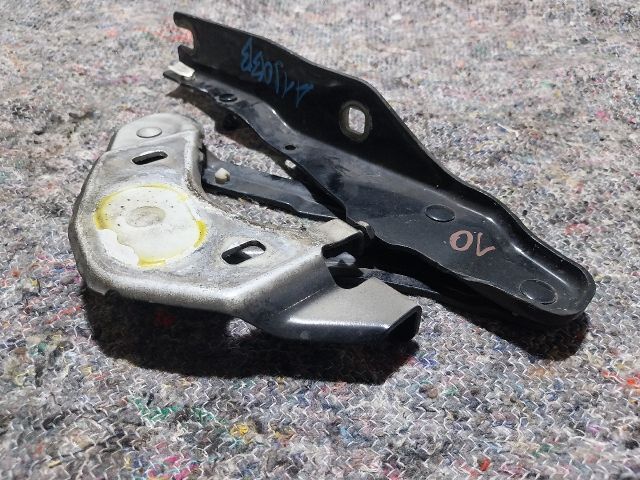 bontott AUDI A1 Motorháztető Jobb Zsanér