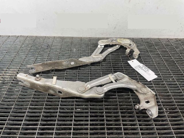 bontott AUDI A1 Motorháztető Zsanér Pár