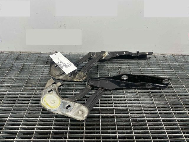 bontott AUDI A1 Motorháztető Zsanér Pár