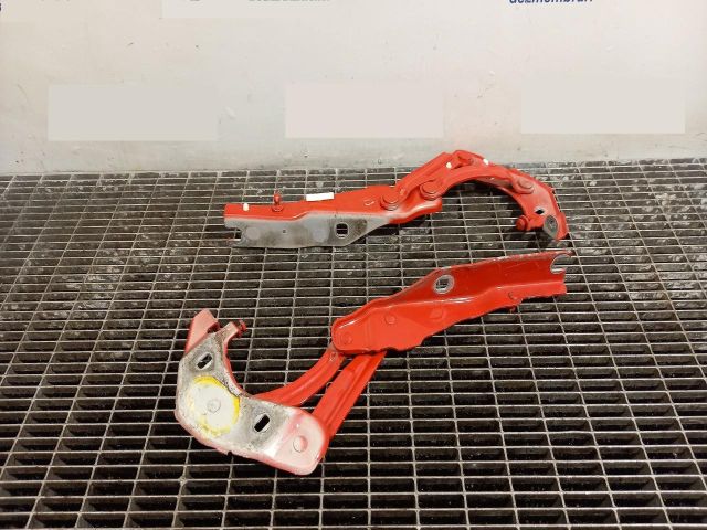 bontott AUDI A1 Motorháztető Zsanér Pár