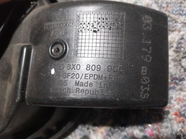 bontott AUDI A1 Tankajtó