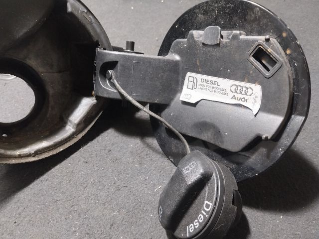 bontott AUDI A1 Tankajtó