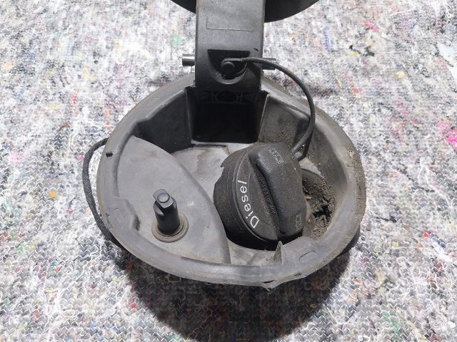 bontott AUDI A1 Tankajtó