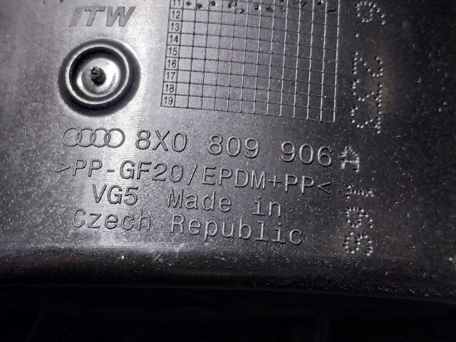 bontott AUDI A1 Tankajtó