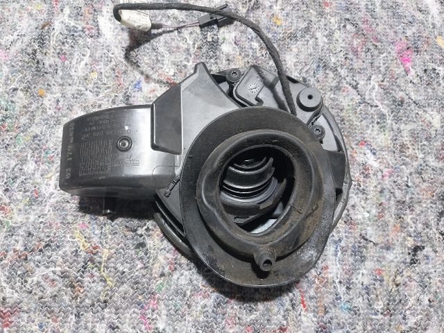 bontott AUDI A1 Tankajtó