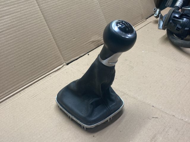 bontott AUDI A1 Váltógomb