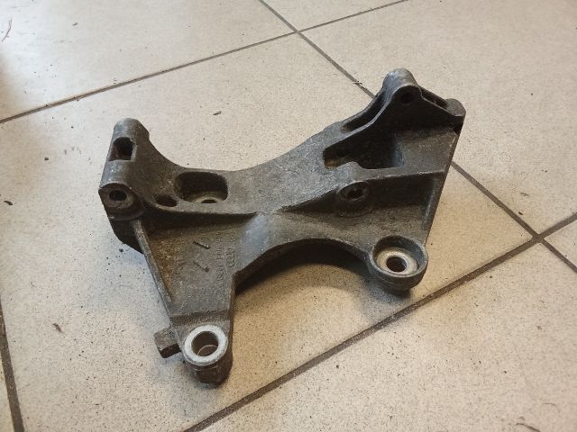 bontott AUDI A2 Generátor Tartó Bak