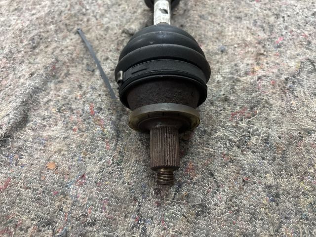 bontott AUDI A2 Bal Féltengely