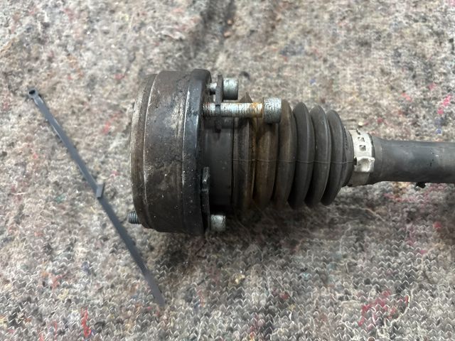 bontott AUDI A2 Bal Féltengely