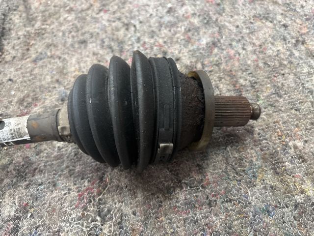 bontott AUDI A2 Bal Féltengely