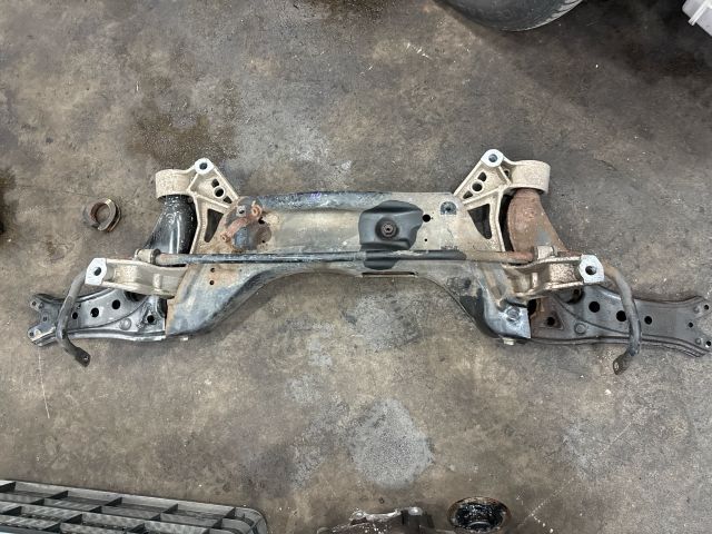 bontott AUDI A2 Első Bölcső